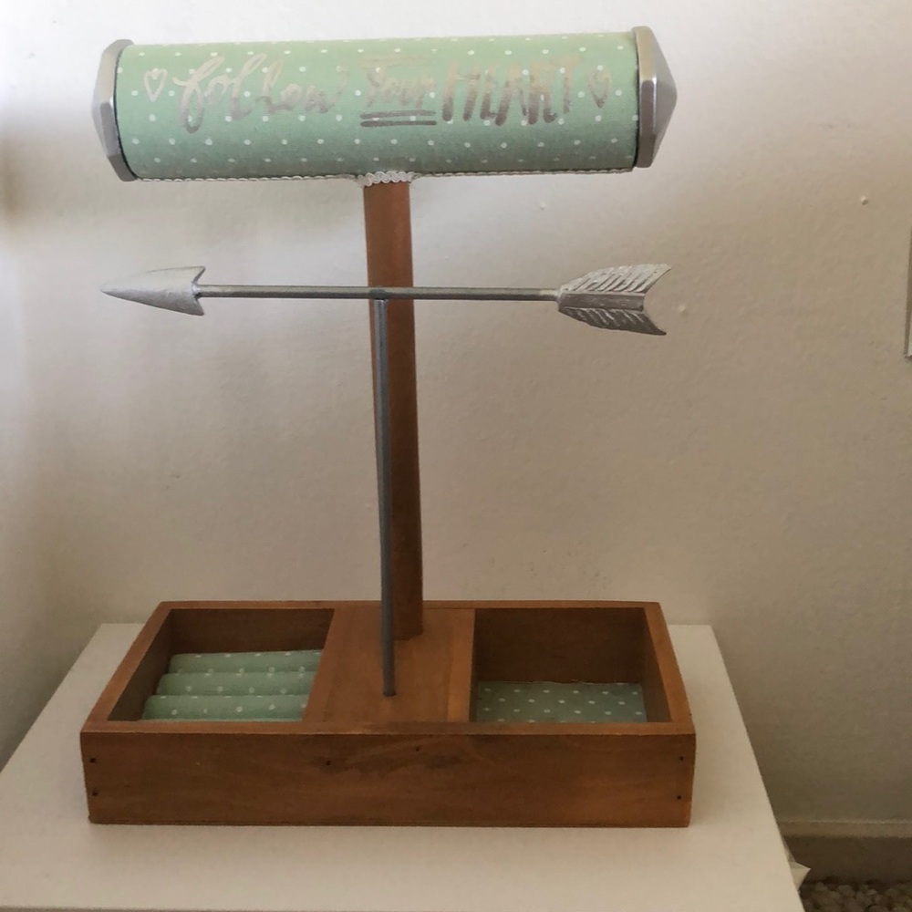 “Follow Your Heart” jewelry organizer.